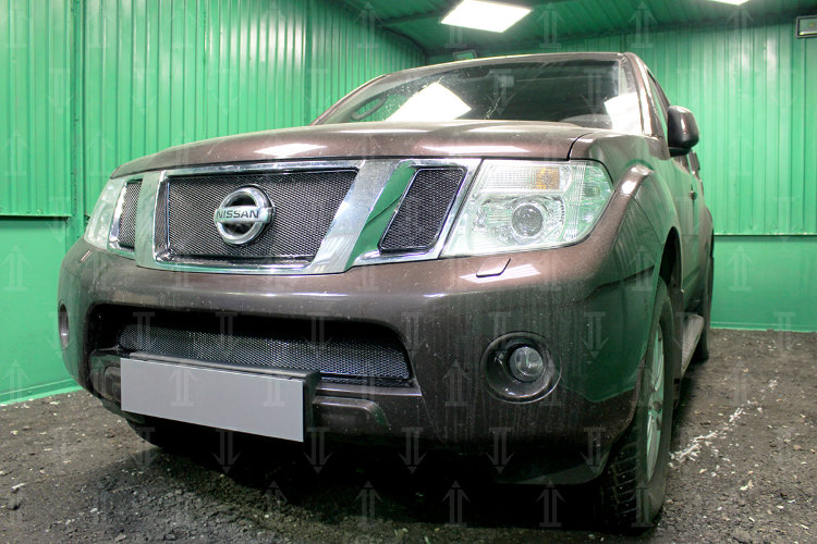 Сетка защитная в решетку радиатора Premium черный Strelka Nissan Pathfinder 2004-2013 no.6468