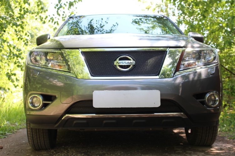 Сетка защитная в решетку радиатора Premium черный Strelka Nissan Pathfinder 2014-2019 no.6490