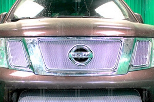 Сетка защитная в решетку радиатора Premium хром Strelka Nissan Pathfinder 2004-2013 ― Auto-Clover