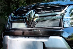 Сетка защитная в решетку радиатора Standart хром Strelka Renault Duster 2011-2019 ― Auto-Clover