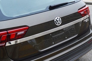 Стальная накладка на багажник над номером OEM-Tuning Volkswagen Tiguan II 2016-2019 ― Auto-Clover