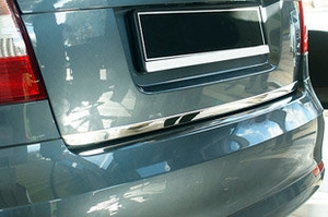 Стальная накладка на кромку багажника зеркальная Croni Skoda Octavia II 2005-2013 ― Auto-Clover
