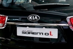 Стальная накладка на крышку багажника над номером OEM-Tuning KIA Sorento Prime 2015-2019