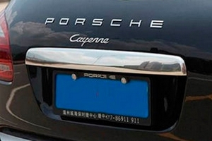 Стальная накладка на крышку багажника над номером OEM-Tuning Porsche Cayenne 2011-2019 ― Auto-Clover