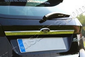 Стальная накладка на крышку багажника над номером Omsa Line Ford Fiesta 2008-2017 ― Auto-Clover