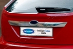 Стальная накладка на крышку багажника над номером Omsa Line Ford Focus II 2005-2010