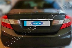 Стальная накладка на крышку багажника над номером Omsa Line Honda Civic IX 2012-2019 ― Auto-Clover