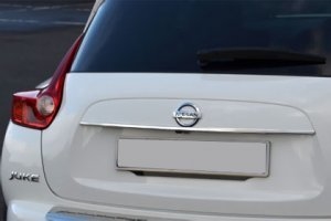 Стальная накладка на крышку багажника над номером Omsa Line Nissan Juke 2011-2019 ― Auto-Clover