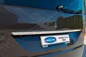 Стальная накладка на крышку багажника над номером Omsa Line Volkswagen Transporter T6 2015-2019 ― Auto-Clover