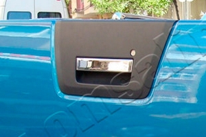 Стальная накладка на ручку багажника Omsa Line Nissan Navara 2004-2015 ― Auto-Clover