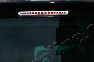 Стальная накладка на задний стоп-сигнал Omsa Line Volkswagen Transporter T5 2003-2015 ― Auto-Clover