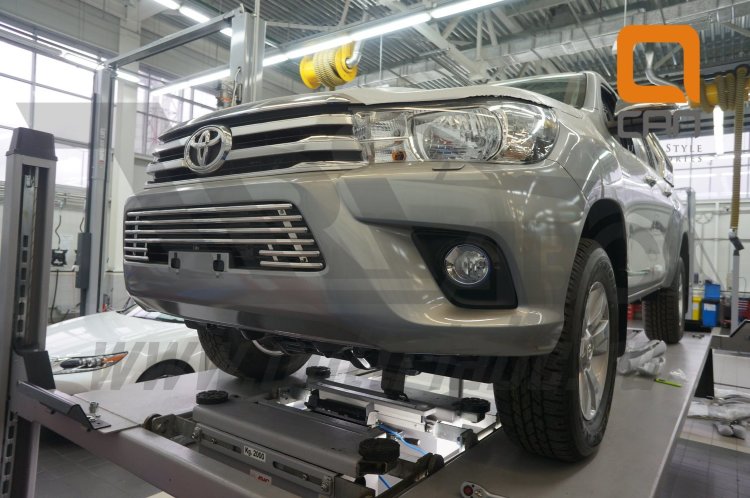 Стальная решетка в передний бампер (d 16) Can Otomotiv Toyota Hilux 2015-2019 no.11066