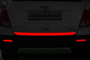 Стикер светоотражающий на крышку багажника Racetech Chevrolet Trax 2014-2019 ― Auto-Clover