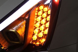 Светодиодные модули поворотника в передние фары (2 режима) iOne Hyundai Santa Fe 2012-2018 ― Auto-Clover