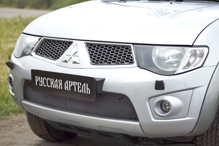 Защитная сетка решетки переднего бампера Русская Артель Mitsubishi L200 2005-2015 no.481